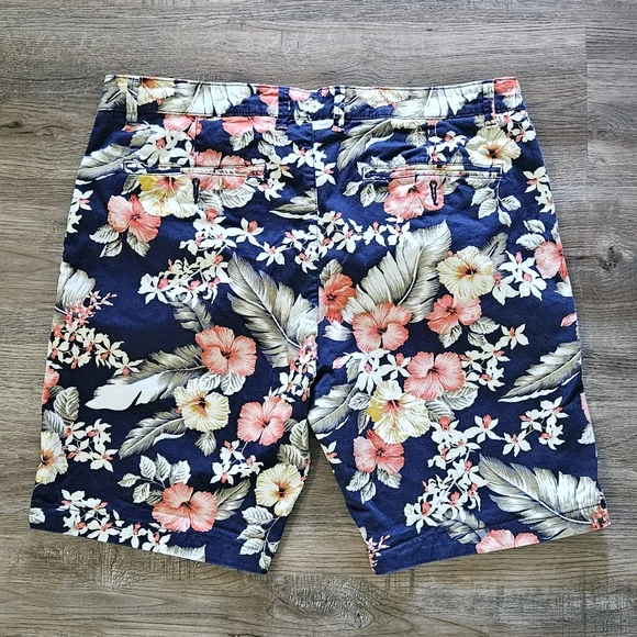 Denim & Flower - Ricky Singh - Floral Navy Power Stretch Shorts - Picture 8 of 8